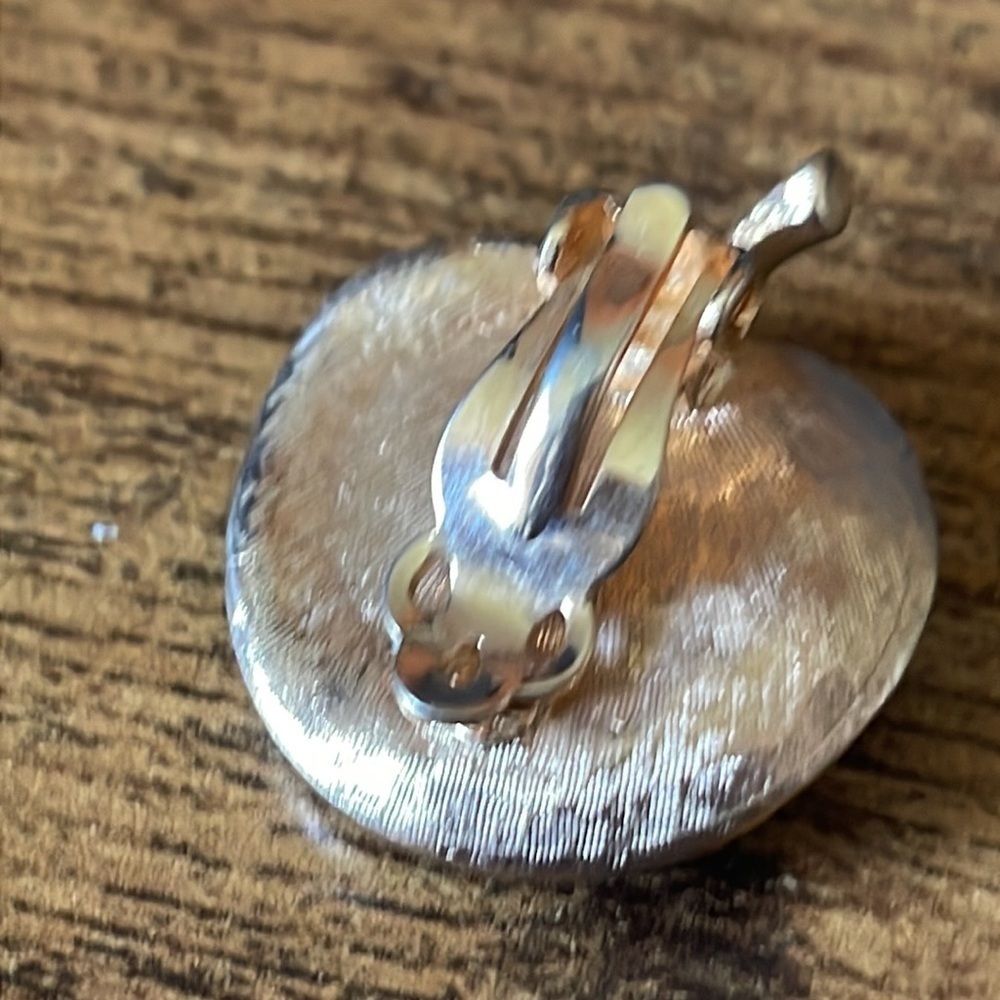 Brooch and clip on earring set - Picture 6 of 8